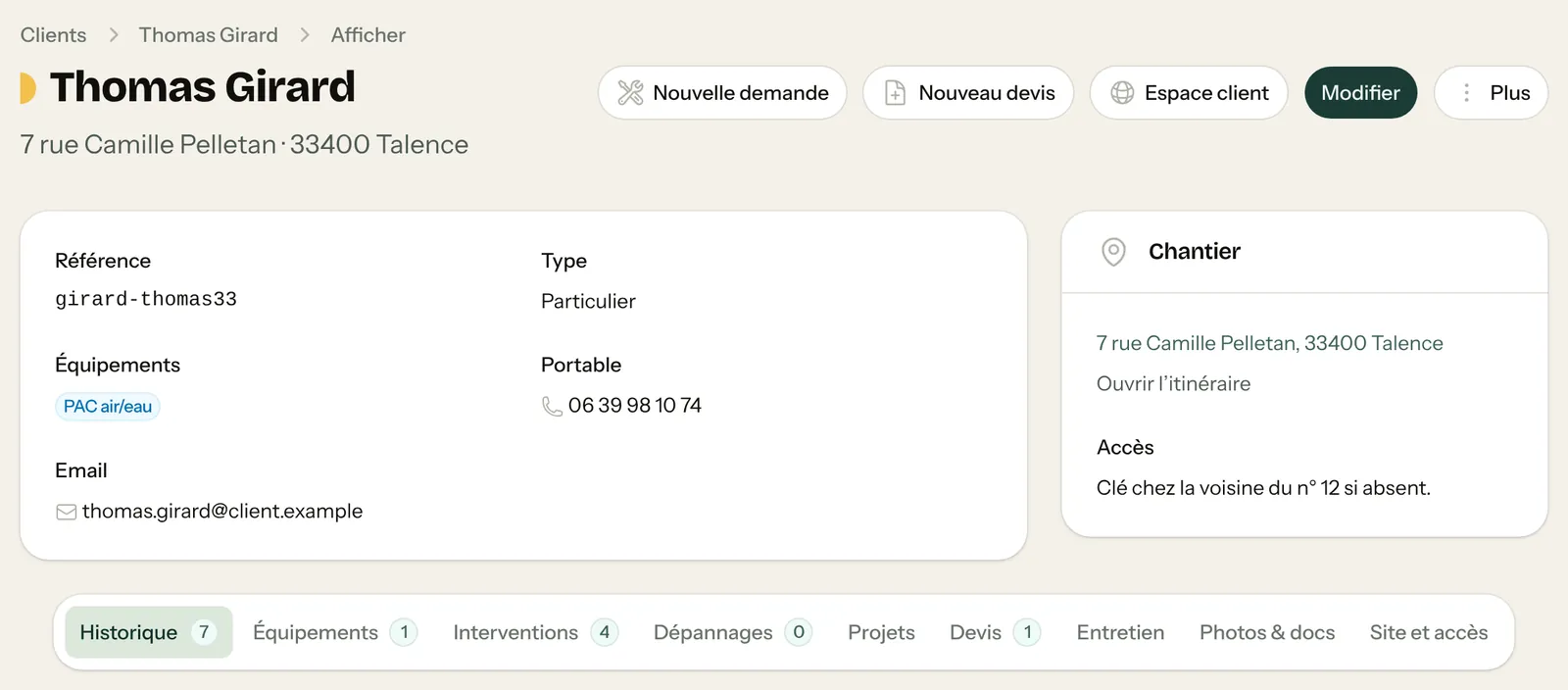 Fiche du client Thomas Girard : boutons Nouvelle demande, Nouveau devis, Espace client, Modifier, Plus, coordonnées, adresse et accès, onglets
