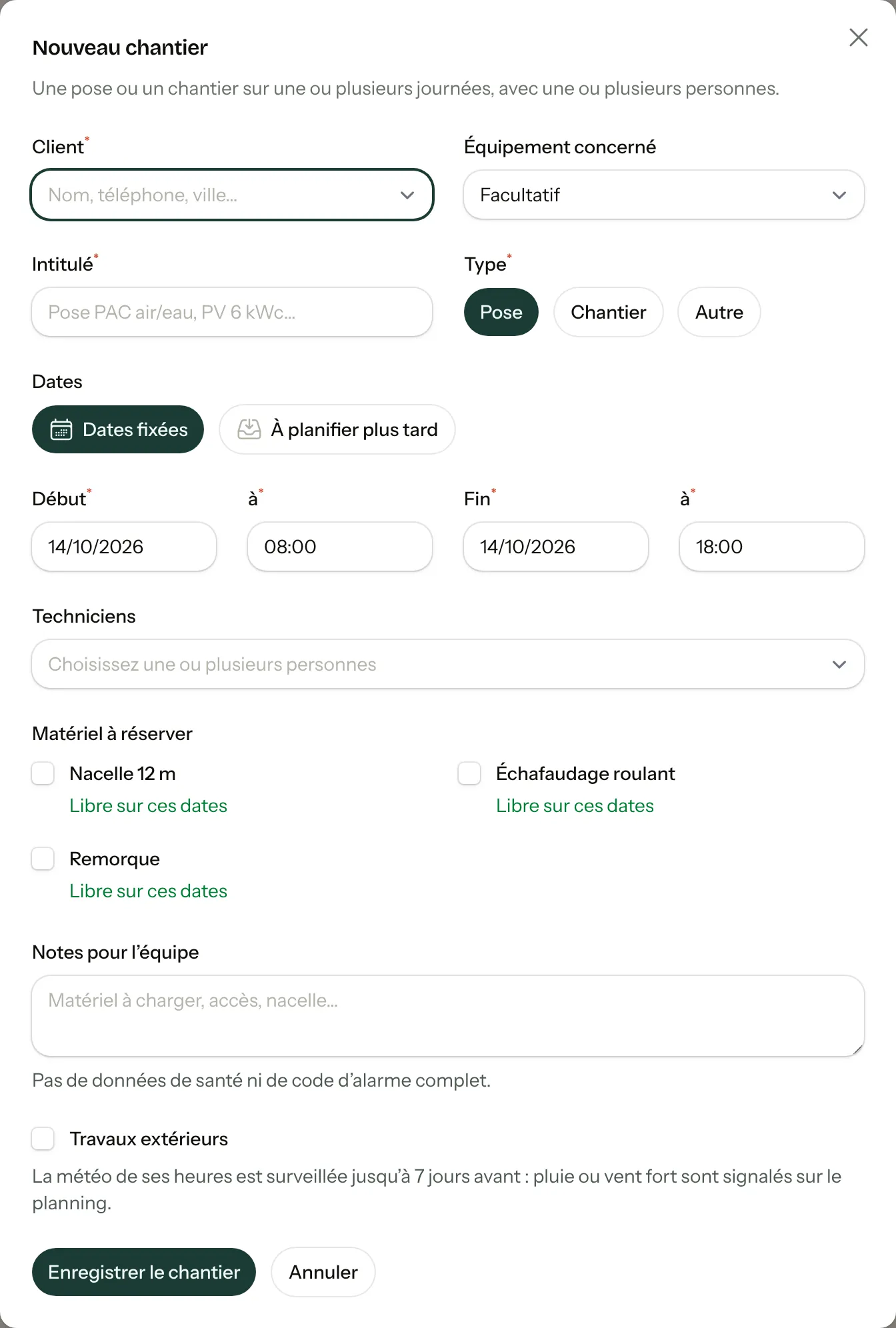 Fenêtre Nouveau chantier : client, intitulé, type, dates fixées ou à planifier plus tard, début et fin, techniciens, matériel à réserver, notes, travaux extérieurs